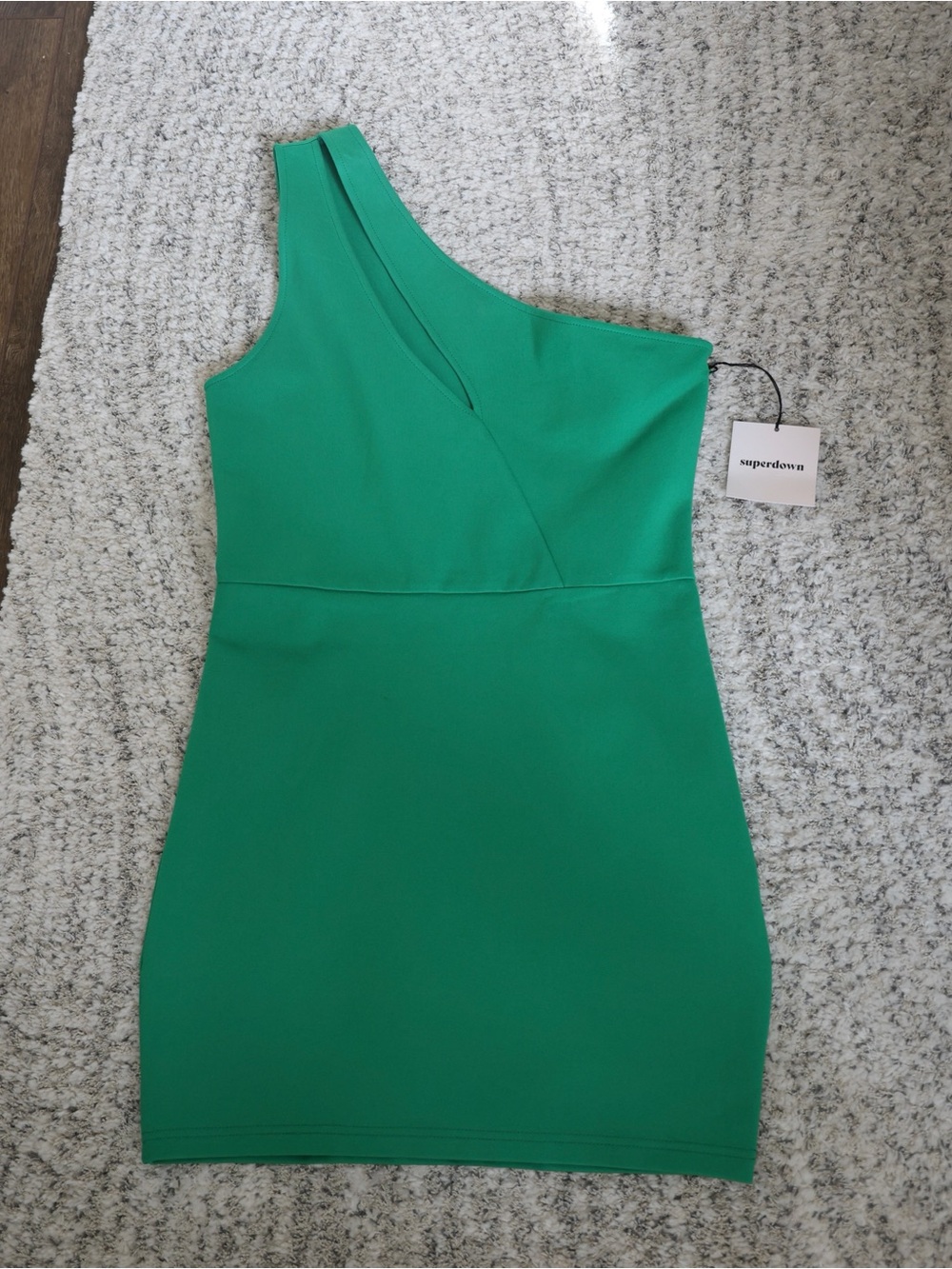 Superdown Green One-Shoulder
Bodycon Dress Size M